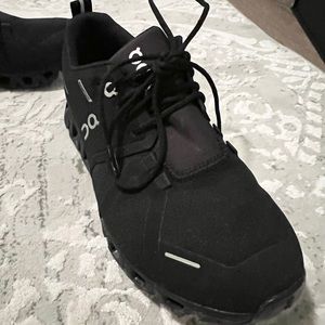 Black Women’s OnCloud Tennis Shoes 7.5